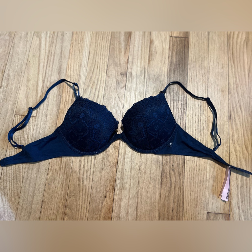 Victoria’s Secret. Navy Blue Lace Bra. New without tags. Push up.